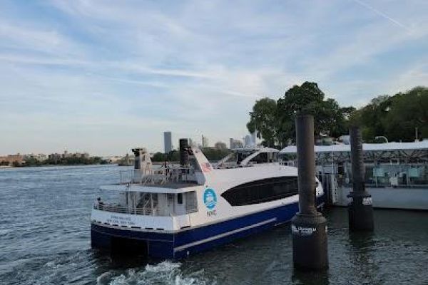 E 90th St Ferry
